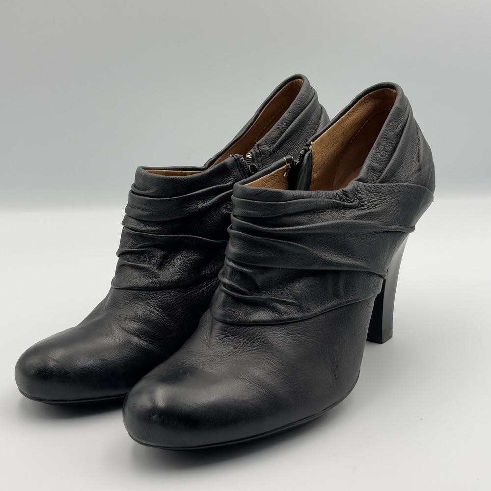 Sofft Black Leather Slouch Booties 9 B Womens Zip Up Round‎ Toe Comfort Shoes